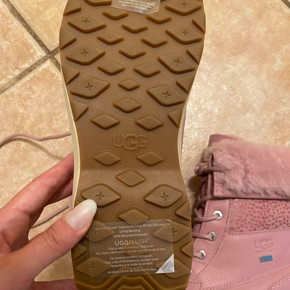 SOLD Ugg Adirondack III - Picture 2 of 4